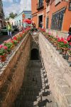 Un tunnel nella città di Guanajuato, Messico. Nella downtown si possono osservare diversi tunnel - © gary yim / Shutterstock.com