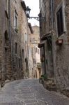 Un vicolo del centro storico di Sutri, Lazio