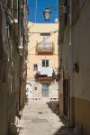 Un vicolo nel cuore del borgo di Acquaviva delle fonti in Puglia