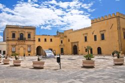Una bella piazza nel centro di Presicce in Puglia