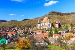Una bella veduta panoramica del villaggio di Biertan, Transilvania, Romania. Il Comune è formato da tre villaggi: Biertan, Copsa Mare e Richis. Dal 1993 la cittadella fortificata è ...