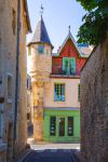 Una casa colorata nel centro storico di Nevers, Francia - © Traveller70 / Shutterstock.com