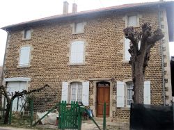 Una casa in mattoni di Hauterives in Francia - © Gachepi, CC BY-SA 3.0, Wikipedia