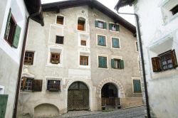 Una casa tipica del centro di Bergün, canton grigioni in Svizzera