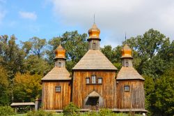 Una chiesa in legno del XVII° secolo a Kiev, Ucraina. Questo edificio religioso si trova al Pirogovo Museum, il più importante museo etnografico all'aperto dell'Ucraina.


 ...