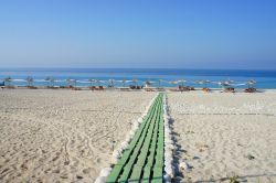 Una delle ampie spiagge a Dhermi, località balneare in Albania