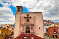 Una delle chiese del centro storico di Guanajuato, Messico: siamo nella parte vecchia dell'abitato.
