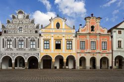 Una fila di case colorate nel centro di Telc, Repubblica Ceca.
