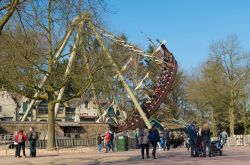 Una giostra (nave del pirata) presso il Parco Efteling a Kaatsheuvel in Olanda - © hans engbers / Shutterstock.com