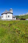 Una graziosa chiesetta nelle Dolomiti, Moena, ...
