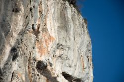 Una parete per arrampicata a Lumignano in Veneto, uno dei templi del free climbing in Italia