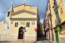 Una piccola chiesa nel cuore di Eboli in Campania ...
