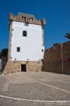 Una porta d'ingresso della medina di Asilah, Marocco.



