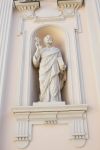 Una statua sulla facciata della Chiesa di San germano a Tollegno, Piemonte