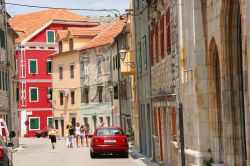 Una strada del centro storico di Skradin, pittoresco villaggio della Croazia.



