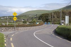 Una strada di Portmagee: siamo in Irlanda nord-occidentale