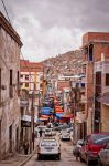 Una stradina trafficata nel centro cittadino di Oruro, Bolivia - © buteo / Shutterstock.com