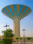 Una torre dell'acqua nel centro della città di Riyadh, Arabia Saudita.

