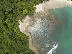 Una veduta aerea del Manuel Antonio National Park a Cocos Island, Costa Rica. Questa riserva naturale è patrimonio mondiale Unesco dal 1997.
