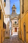 Una via caratteristica del borgo di Montescaglioso in Basilicata - © Mi.Ti. / Shutterstock.com