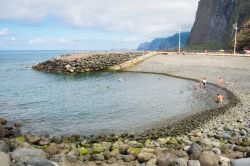 Uno dei luoghi dove passare una giornata di mare a Madeira: il complesso di Foz da Ribeira do Faial