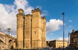 Uno scorcio del castello di Newcastle upon Tyne, Inghilterra. La Porta Nera e alcune parti dell'antico castello sono tutto ciò che rimane di questa fortificazione medievale che diede ...