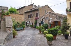Uno scorcio del centro di Sutri, borgo del Lazio