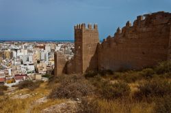 Uno scorcio dell'antica fortezza di Alcazaba a Almeria, Spagna
