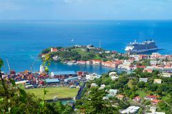 Uno scorcio dell'isola di Grenada, America Centrale. Quest'isola di origine vulcanica è soprannominata l'isola delle spezie: ha infatti numerosi terreni dedicati alla coltivazione ...