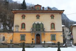 Uno storico edificio nel centro storico di Rosazza, Biella, Valle Cervo (Piemonte).



