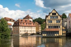 Vecchie case a graticcio affacciate sul fiume Regnitz a Bamberga, Germania - © MirasWonderland / Shutterstock.com