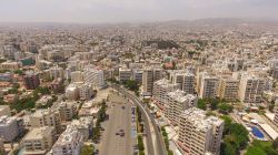 Veduta aerea della città di Limassol, Cipro. Ricca di storia e cultura, Limassol fu costruita fra due antiche città, Amatunte e Kourion: durante il periodo bizantino era nota come ...