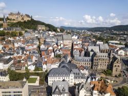 Veduta aerea di Marburg in Assia, il borgo sulla Strada delle Fiabe in Germania