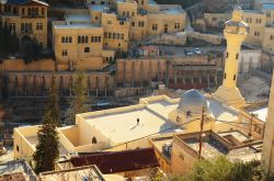 Veduta dall'alto di una moschea a Al-Salt, Giordania. Questa città è una delle località meno conosciute ma fra le più autentiche della Giordania.
