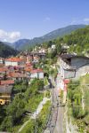 Veduta dall'alto sulla città di Ormea, Piemonte, Italia.

