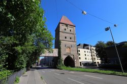 Veduta della celebre Vogeltor nella città di Augusta, Germania - © tourpics_net / Shutterstock.com