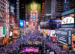 Veduta d'insieme di Times Square (New York City) per la festa di Capodanno, trasmessa dalle TV di tutto il mondo.