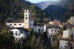 Veduta panaromica del centro del borgo storico di Marradi in Toscana