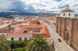 Veduta panoramica di Sucre, la capitale della Bolivia. Sulla destra si distingue il Convento de San Felipe Neri - foto © Matyas Rehak / Shutterstock

