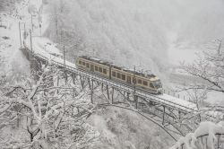 Viaggi invernali con i treni panoramici della Ferrovia Vigezzina Centovalli (Piemonte) - foto di Massimo Pedrazzini