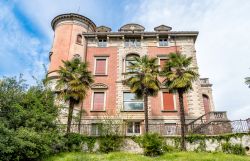 L'elegante Villa Toeplitz a Varese, Lombardia. Sorge sulla collina a est di Sant'Ambrogio, ai piedi del Sacro Monte.
