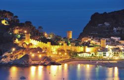 Tossa de Mar: il turismo raffinato della Costa Brava - a differenza della vicina Lloret de Mar, patria della vita notturna della Costa Brava, Tossa de Mar offre un turismo e una nightlife decisamente ...