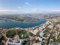 Vista aerea della città di Irkutsk, in Russia, città di circa 620.000 abitanti lungo il corso del fiume Angara - © Maykova Galina / Shutterstock.com