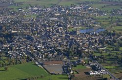 Vista aerea di Saint-Hilaire-du-Harcouet in Francia, Bassa Normandia - ©  XXCM, CC BY-SA 3.0, wikipedia
