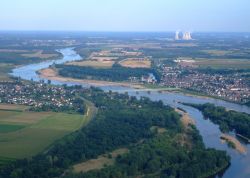 Vista aerea del fiume Loira a Sully-sur-Loire ...