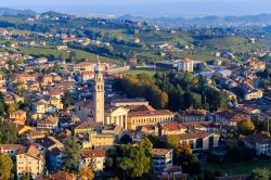 Vista di Valdobbiadene, la patria del vino Prosecco in Veneto.