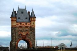 Worms (Germania): il Nibelungenbrücke che ...