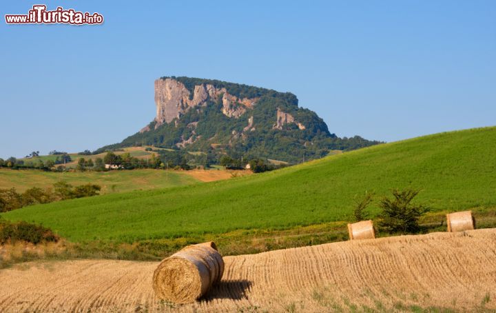 Immagine La Pidra, la pietra di Bismantova nell'Appennino Reggiano - © gkphoto.it / Shutterstock.com