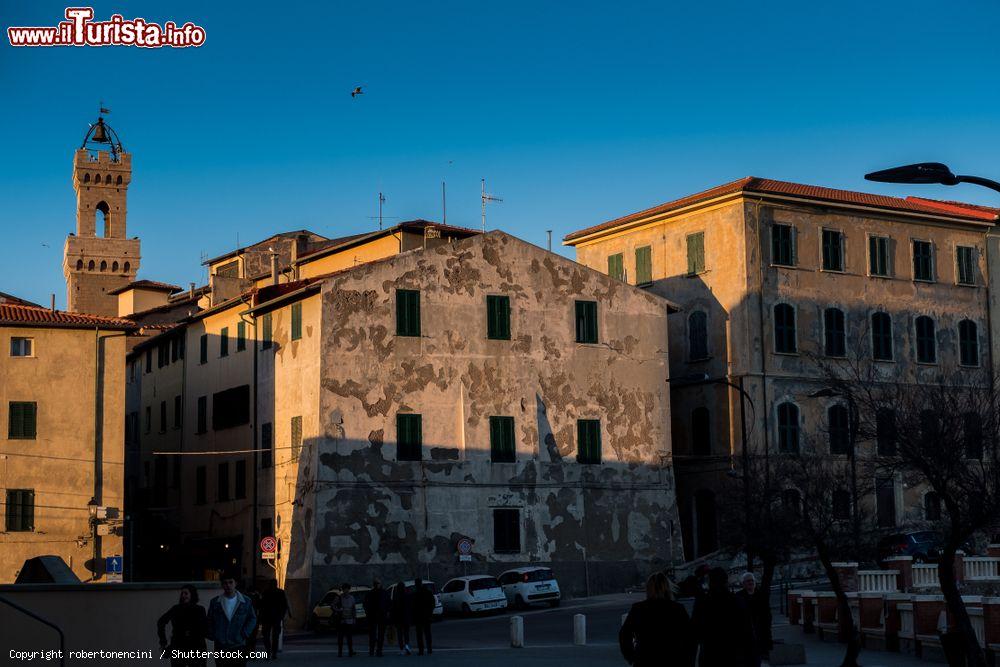 Immagine Piombino, Toscana:  gente nei pressi di Piazza Bovio - © robertonencini / Shutterstock.com