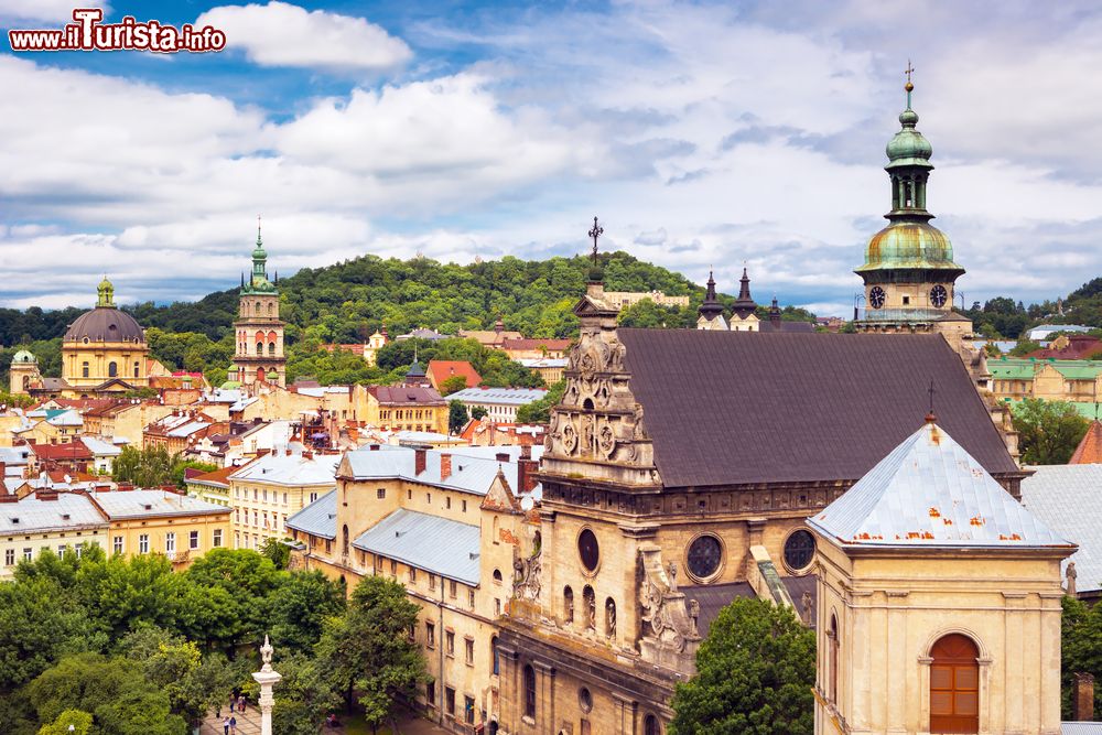 Immagine Un pittoresco scorcio del centro cittadino di Lviv, Ucraina.